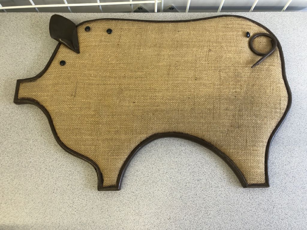 BURLAP PIGGY MEMO BOARD WALL ART.