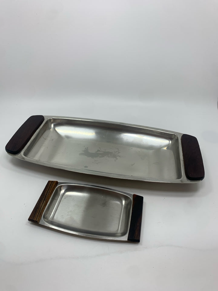2 SERVING TRAYS W/WOOD HANDLES.