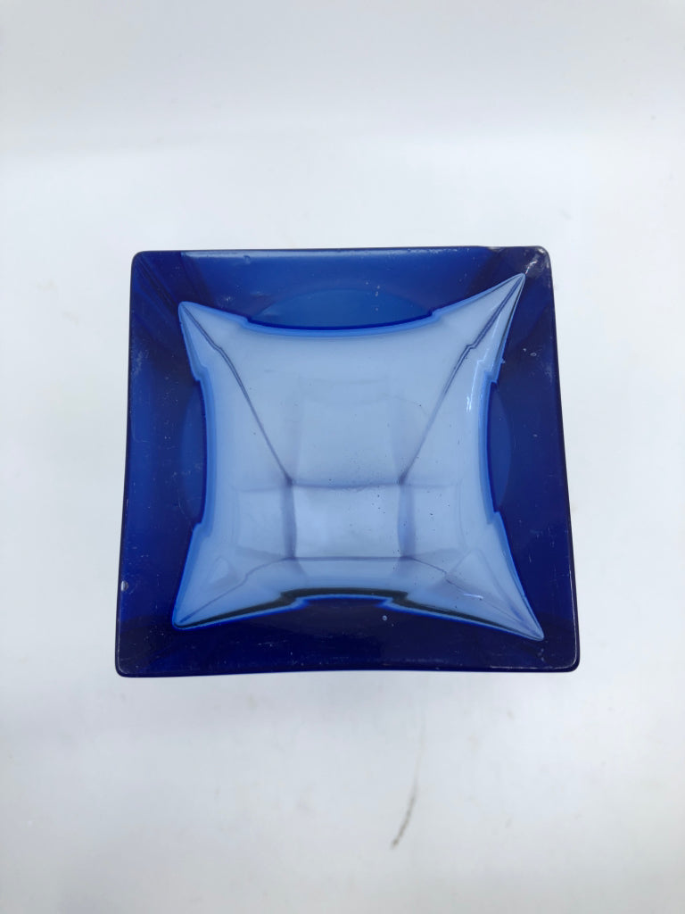 LIGHT BLUE SQUARE VASE.