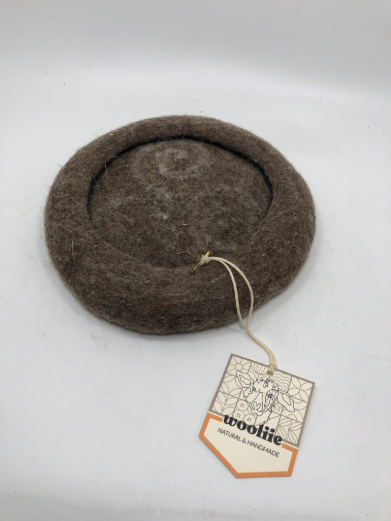 WOOLIIE BROWN NATURAL DOG FRISBEE.