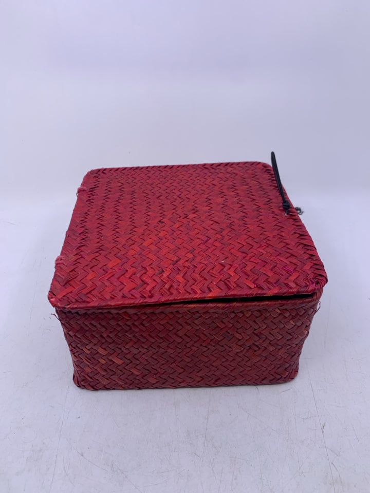 RED WOVEN SQUARE BASKET W/ LID.