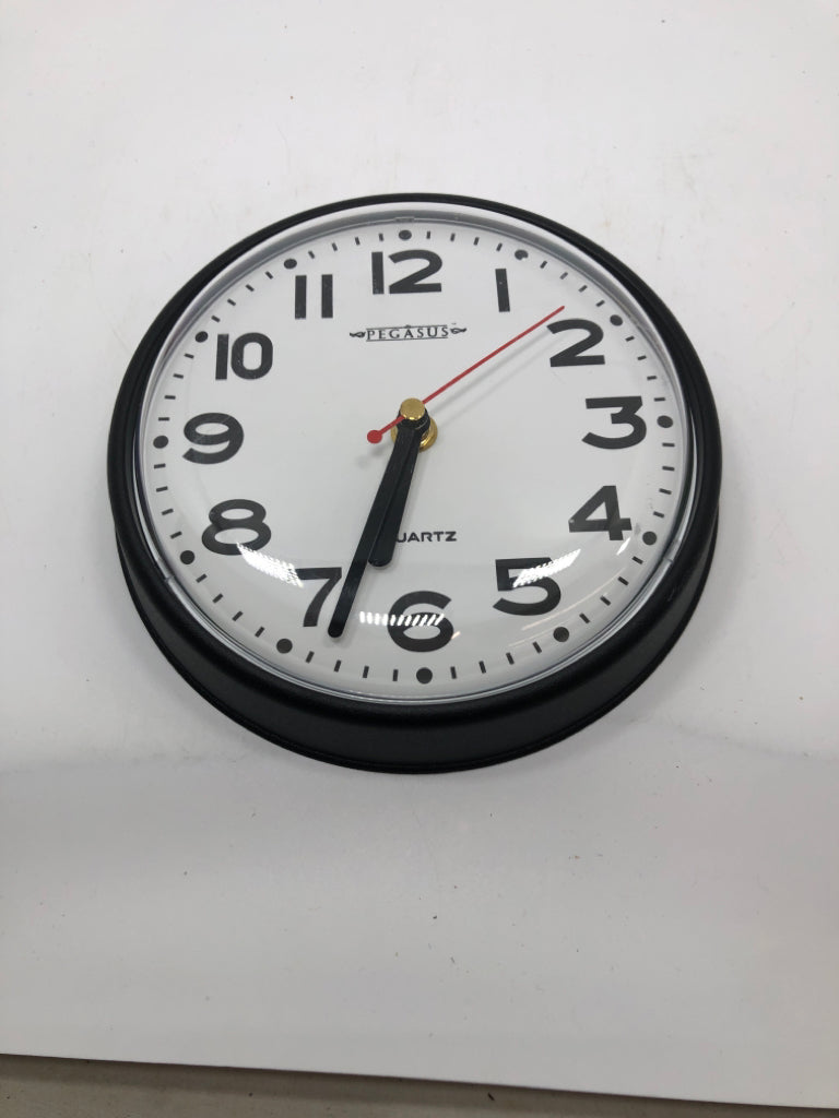 BLK/WHITE PLASTIC SMALL PEGASUS CLOCK.