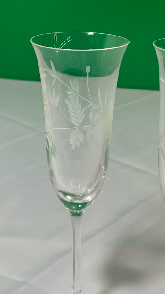 2 FLORAL ETCHED CHAMPAGNE FLUTES.