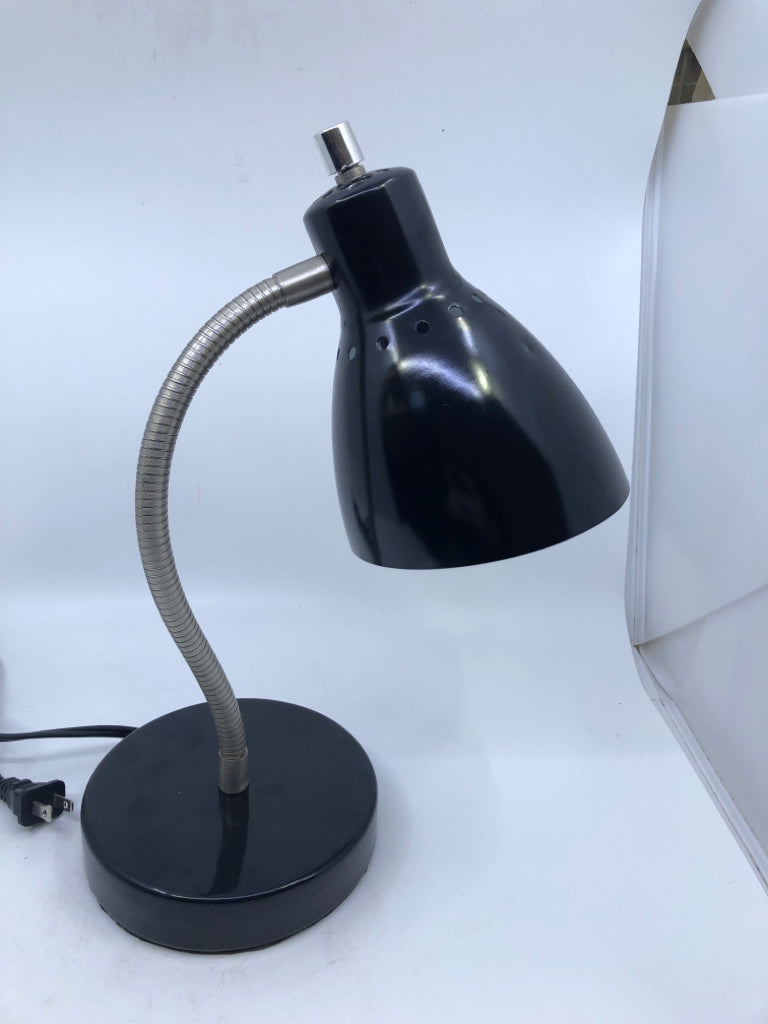 BLACK DESK LAMP.