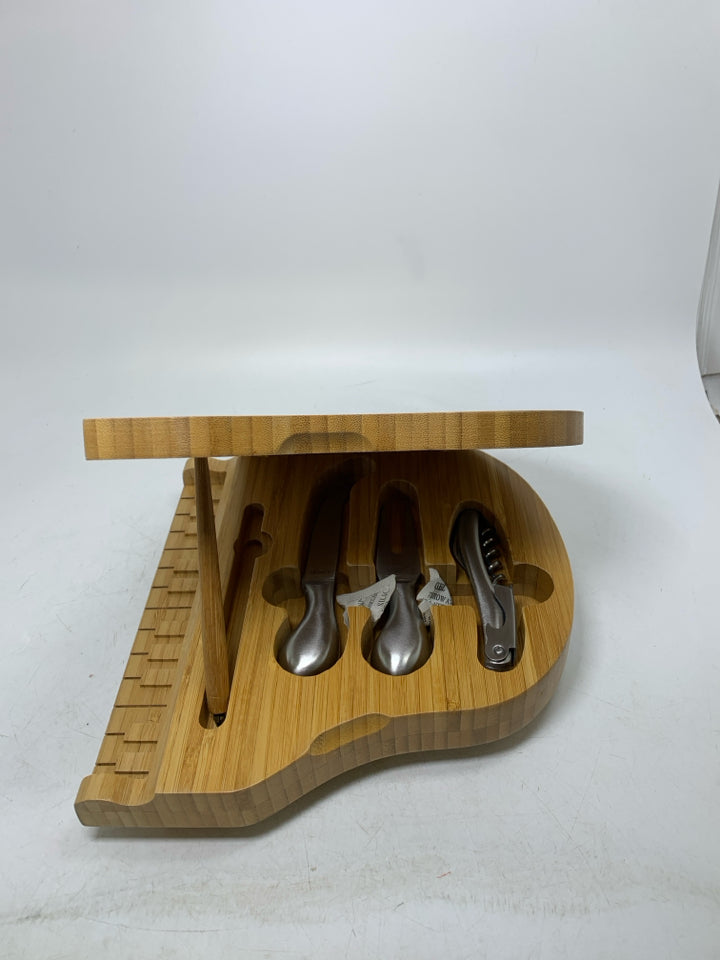 NIB PIANO CHEESE BOARD & KNIFE SET BAMBOO LEGACY BY PICNIC TIME.