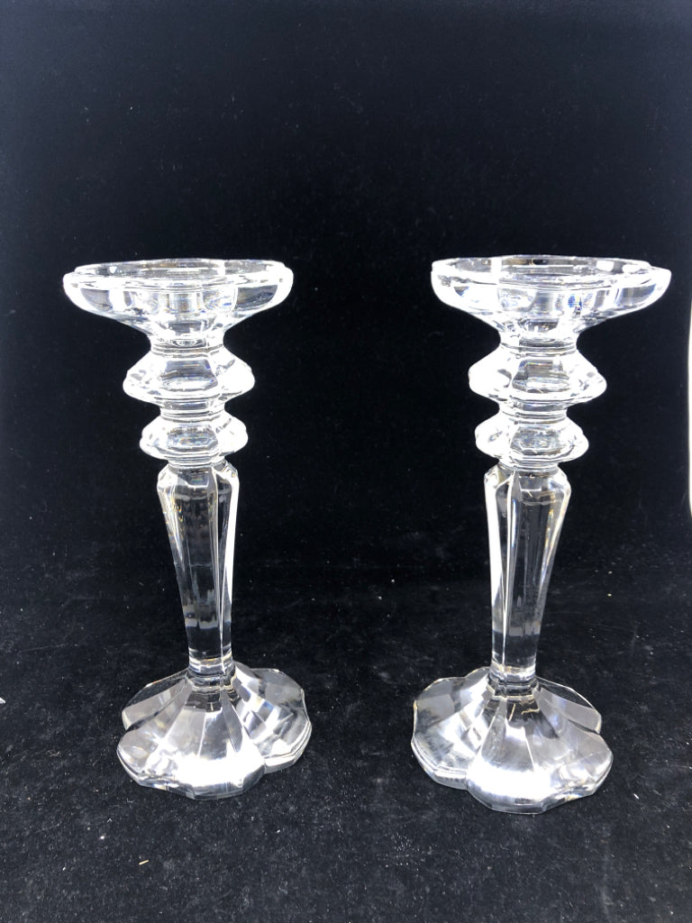 2 HEAVY CLEAR GLASS TAPERED CANDLE HOLDERS.