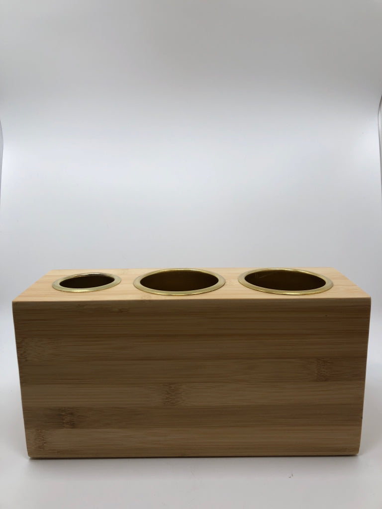 LIGHT WOOD/GOLD ORGANIZER.