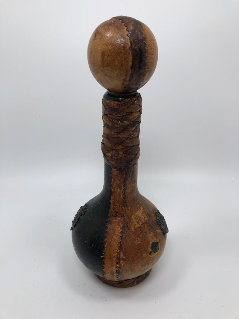VTG LEATHER WRAPPED DECANTER W/BALL STOPPER.
