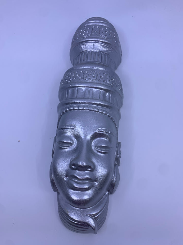 SILVER HEAD HEAVY WALL HANGING.