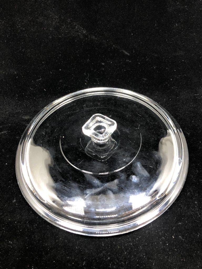 CASSEROLE DISH W/LID.
