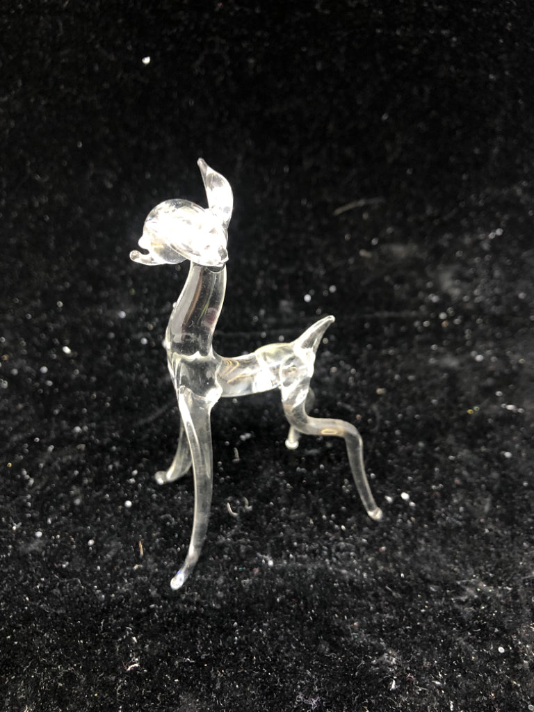 DELICATE GLASS DOE.
