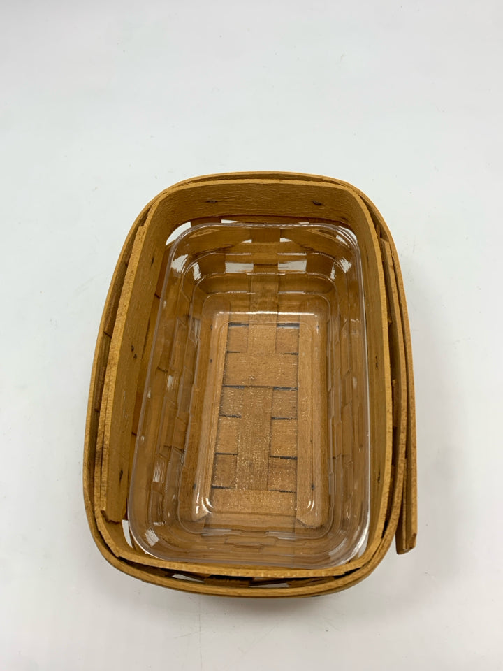 2000 SM BASKET W/PLASTIC INSERT.