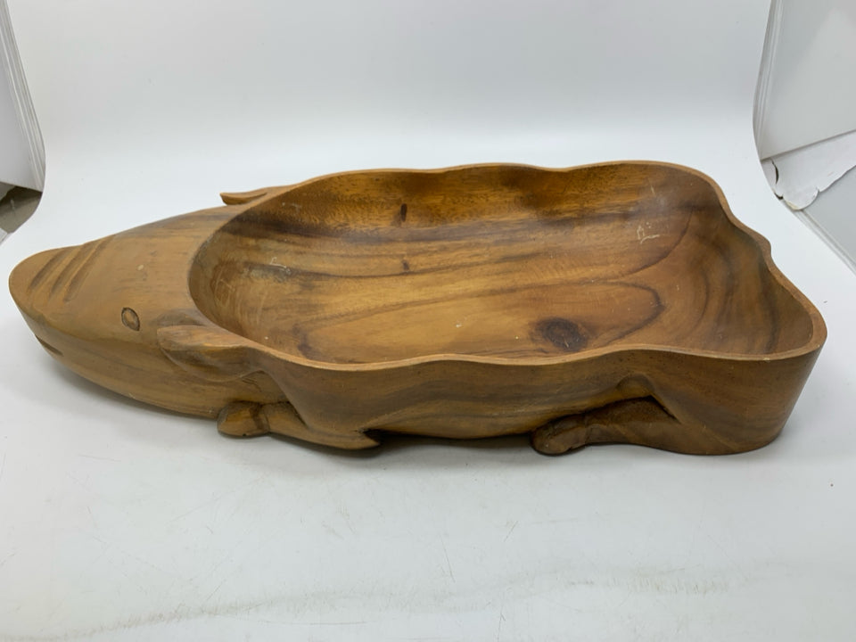LARGE WOOD CARVED PIG CENTERPIECE BOWL.