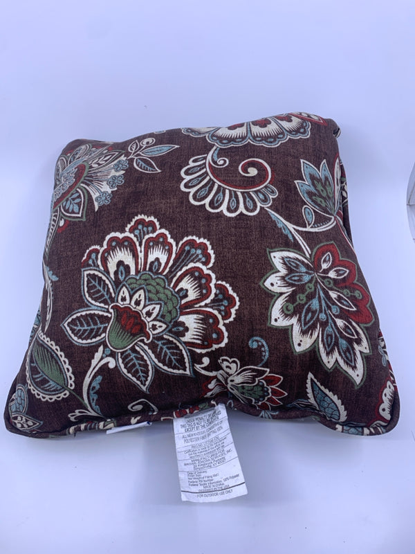 BROWN W FLORAL OUTDOOR PILLOW.