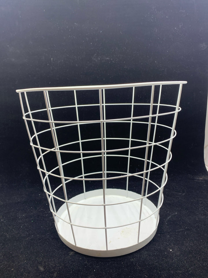 WHITE METAL TRASH BASKET.