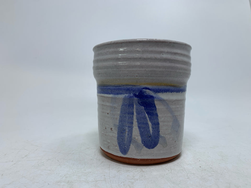SHORT WHITE PAINTED CROCK W/ BLUE BOW.