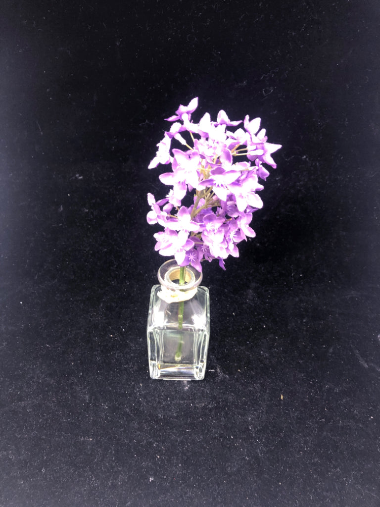 GLASS SQUARE VASE W/ FAUX WATER PURPLE FLOWERS.