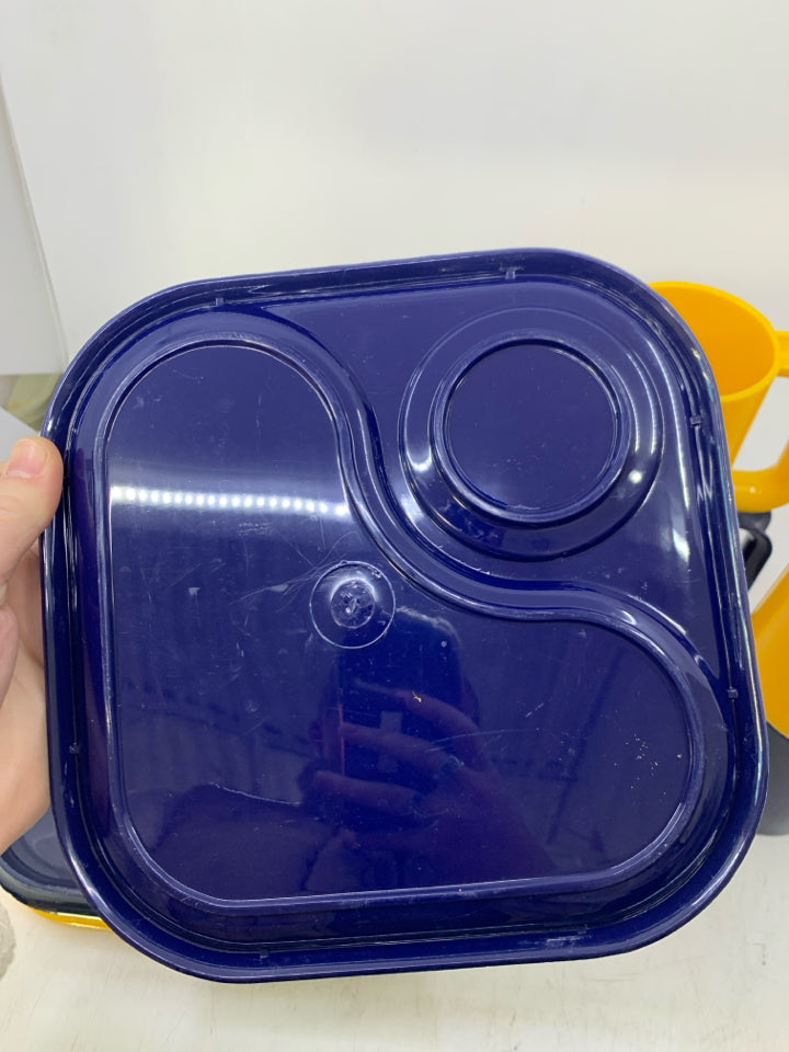 8 PC SVC 4 VTG BLUE & YELLOW PLASTIC SNACK PLATE/ CUP INGRID.