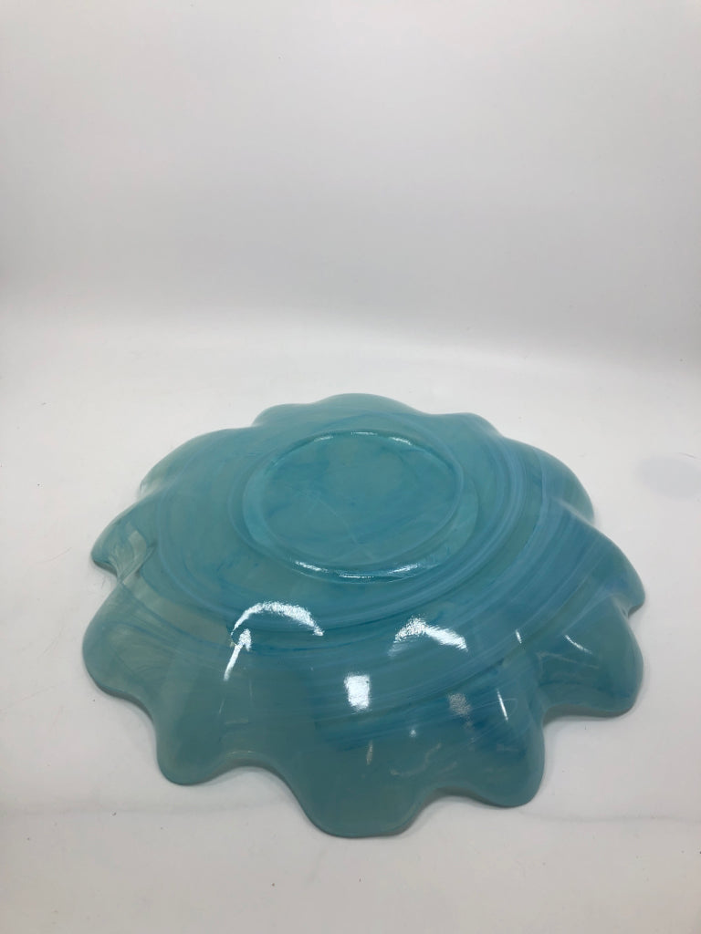 BLUE/WHITE CENTERPIECE BOWL.