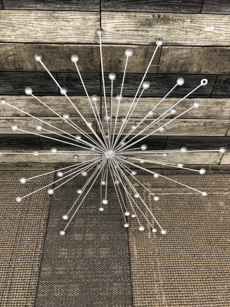 METAL STARBURST WALL-ART.