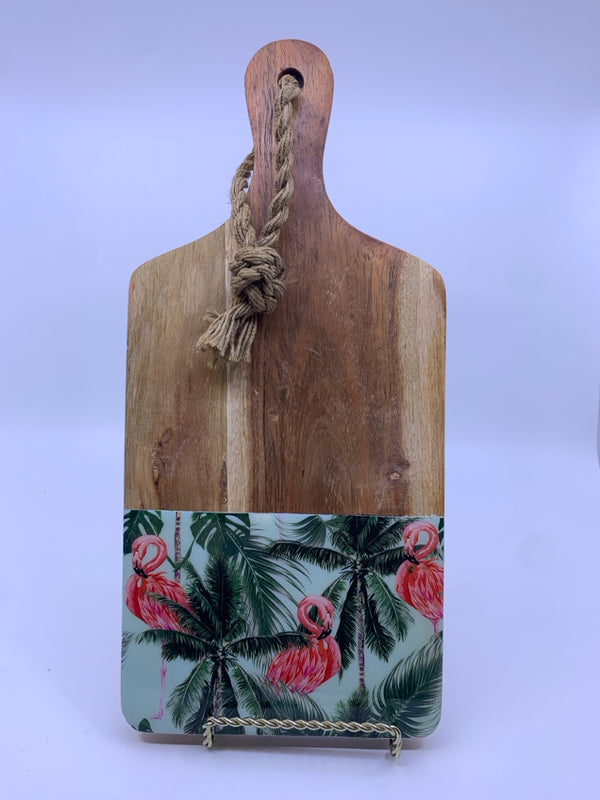 WOODEN CUTTING BOARD WITH PALM TREE + FLAMINGO.
