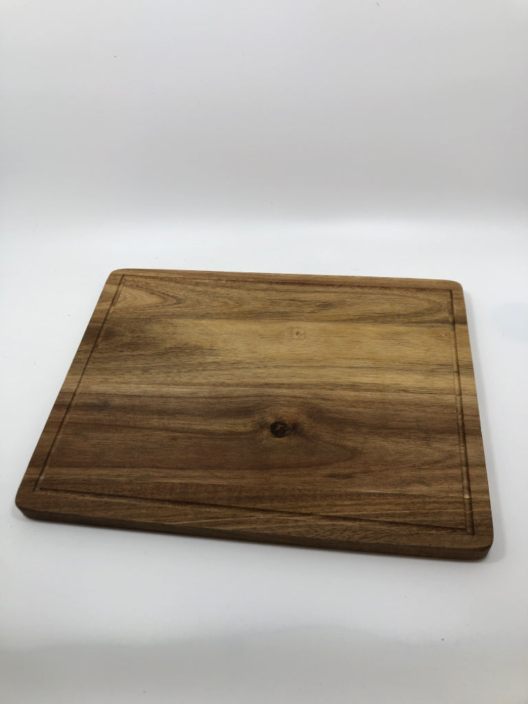 WOODEN CUTTING BOARD.