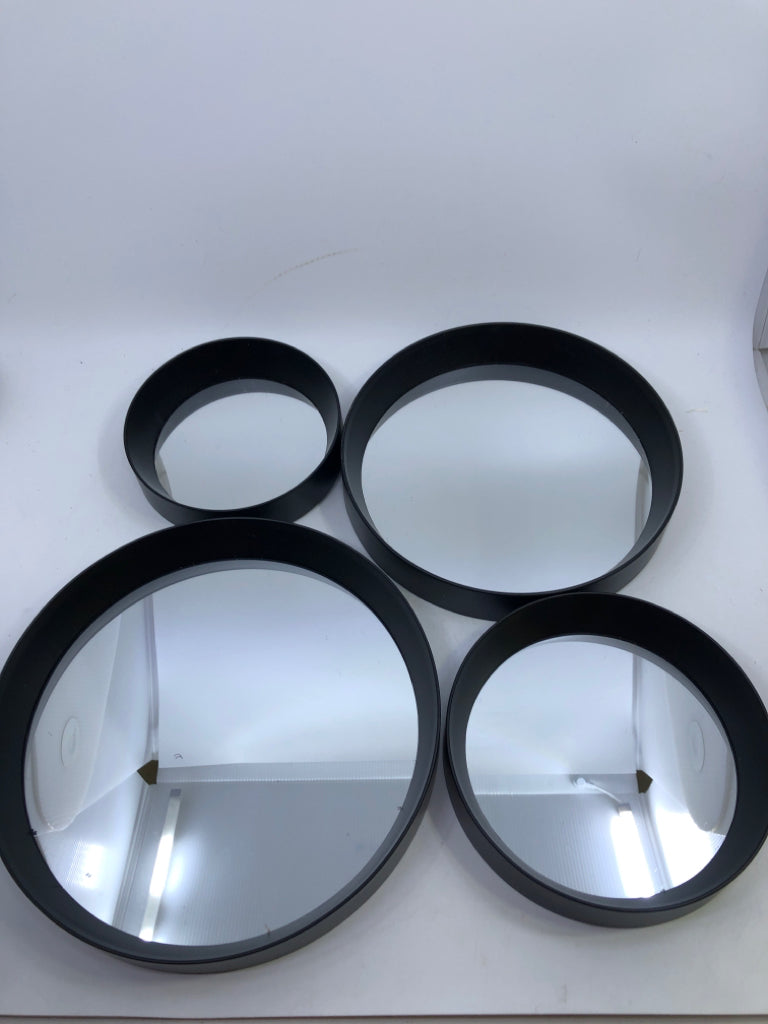 4 PC BLACK CIRCLE MIRROR WALL HANGING.