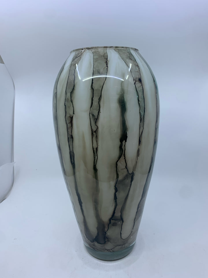 BALCK AND WHITE WATER COLOR VASE.