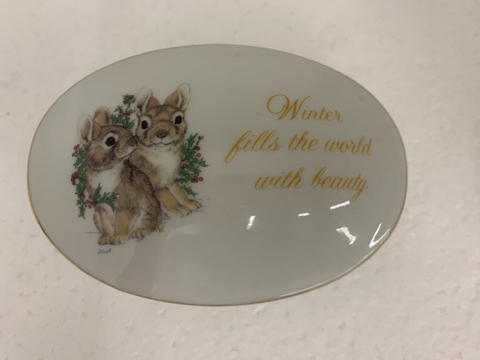 OVAL WHITE CERAMIC TRINKET BOX W/ BUNNIES.