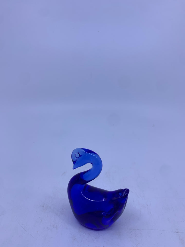 BLUE GLASS SWAN FIGURINE.