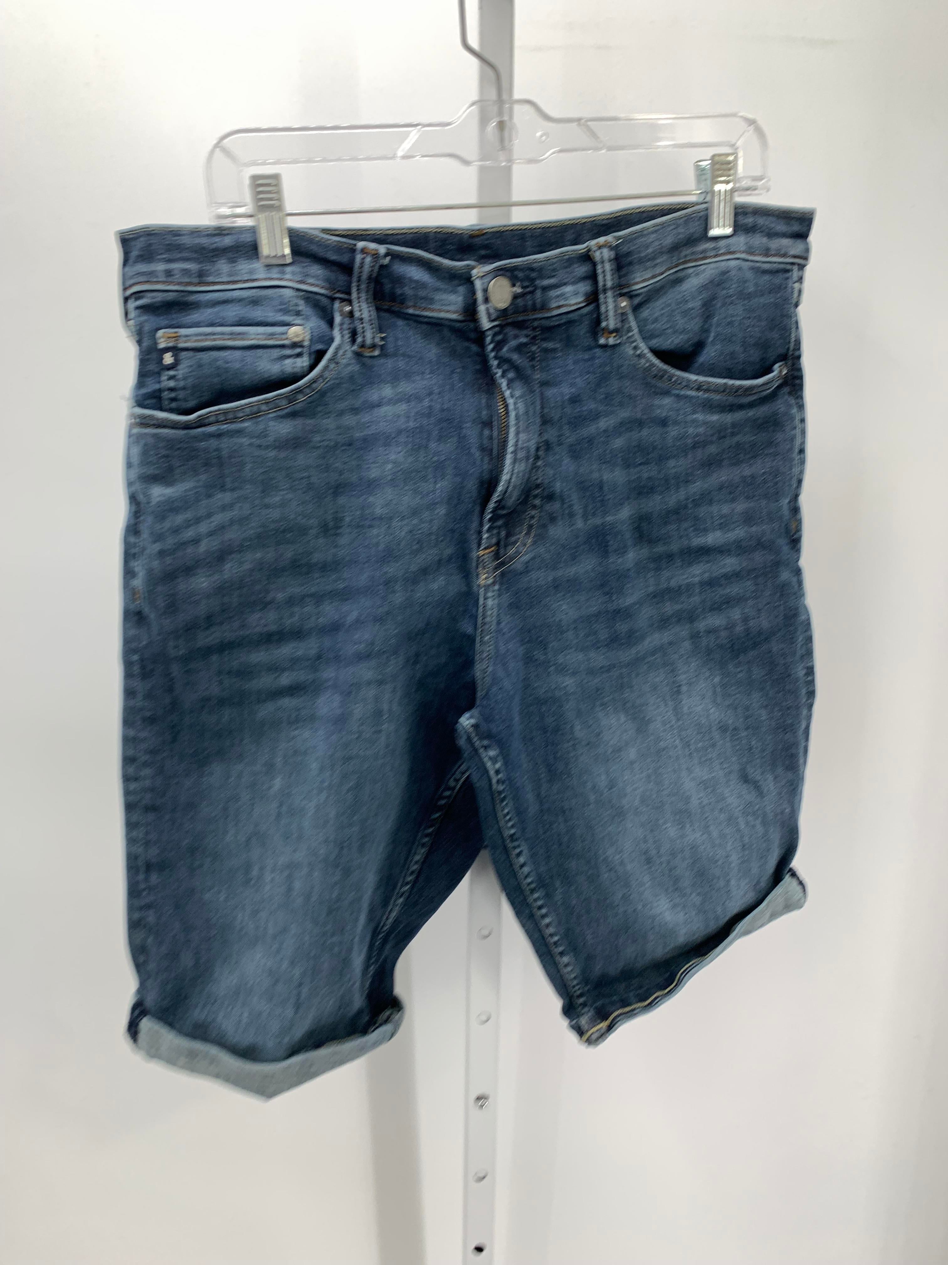 SLIM FIT SHORTS.