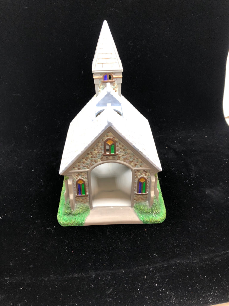 PARTYLITE CATHEDRAL TEA LIGHT HOLDER.