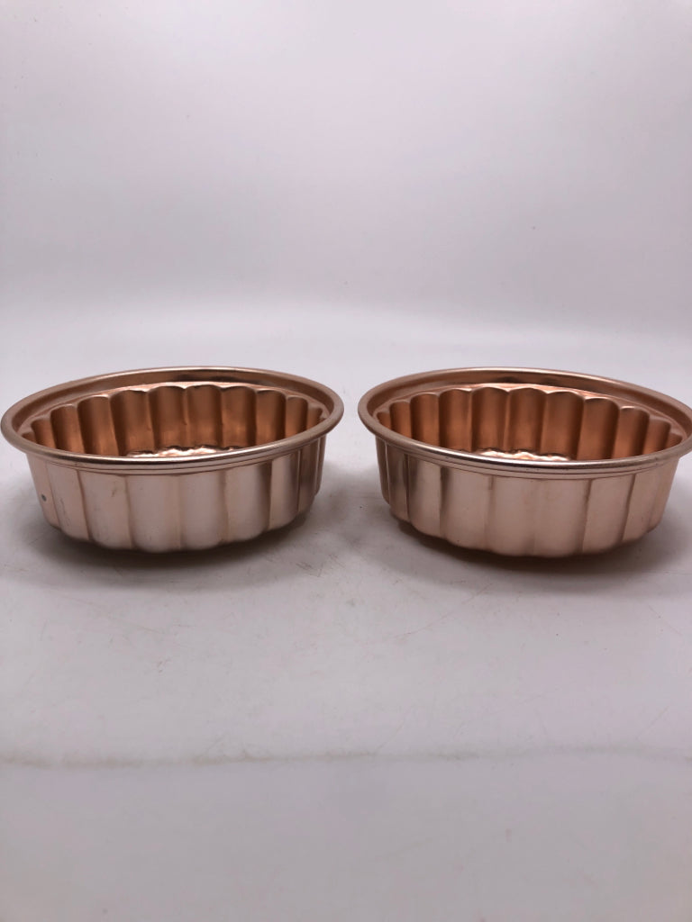 4 COPPER-COLORED GELATIN MOLDS.