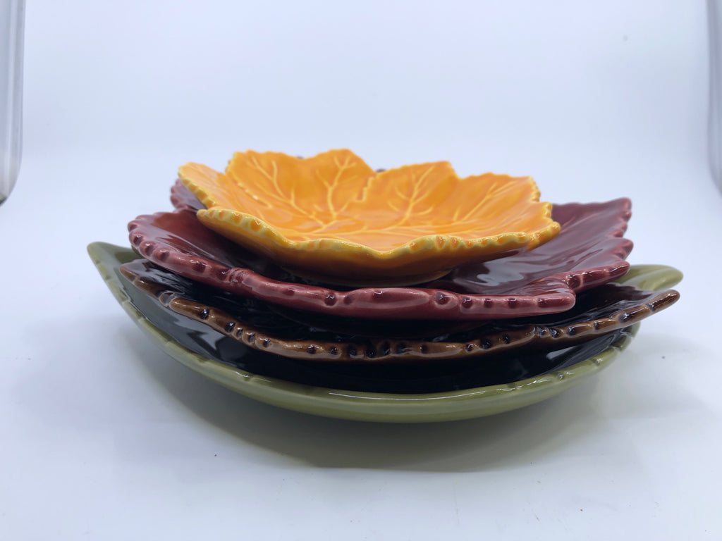 4PC LEAF SHAPED PLATES.