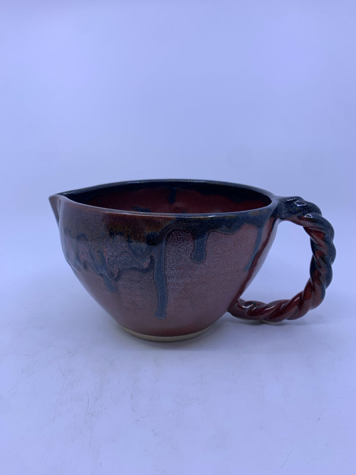 BROWN/GRAY POTTERY BOWL WITH SPOUT.