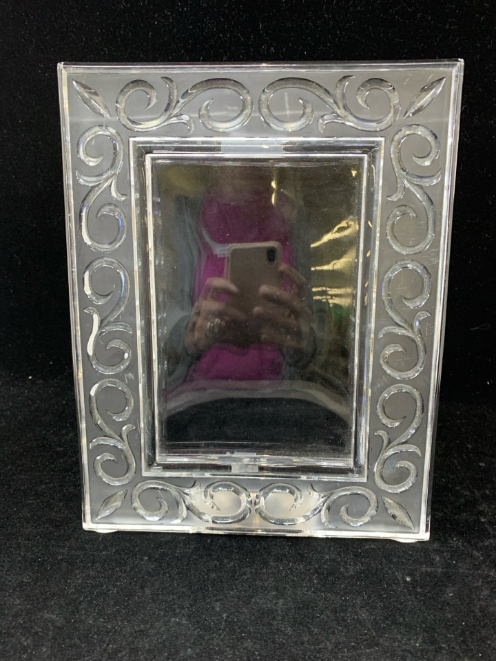 WATERFORD CRYSTAL PICTURE FRAME.