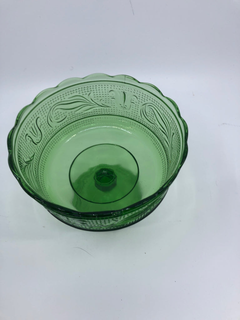 GREEN VTG EMBOSSED FOOTED PLANTER.