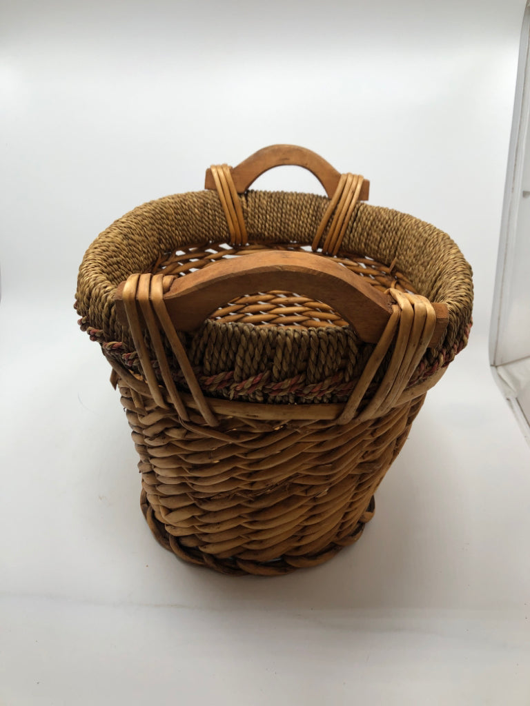 WICKER BASKET W/WOVEN ROPE RIM.