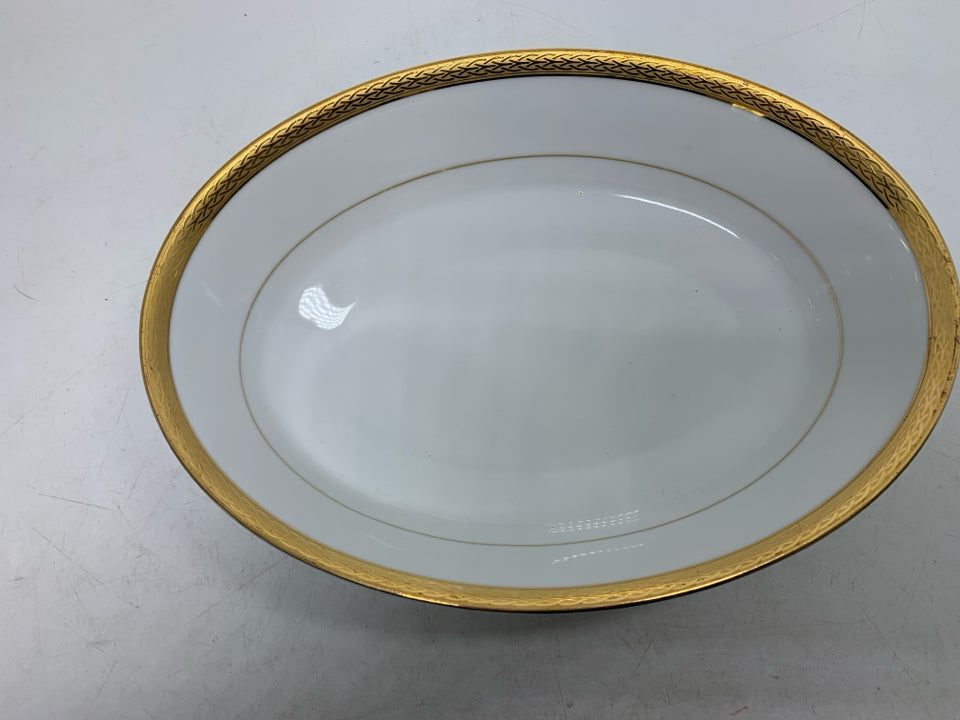 VTG OVAL QUEEN'S GOLD VEGGIE BOWL.