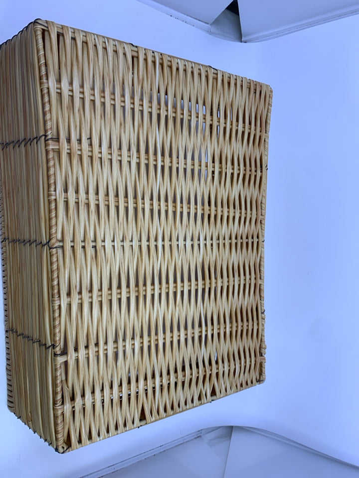 RECTANGLE PLASTIC BLONDE BASKET.