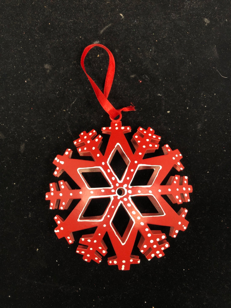 RED METAL SNOWFLAKE ORNAMENT.