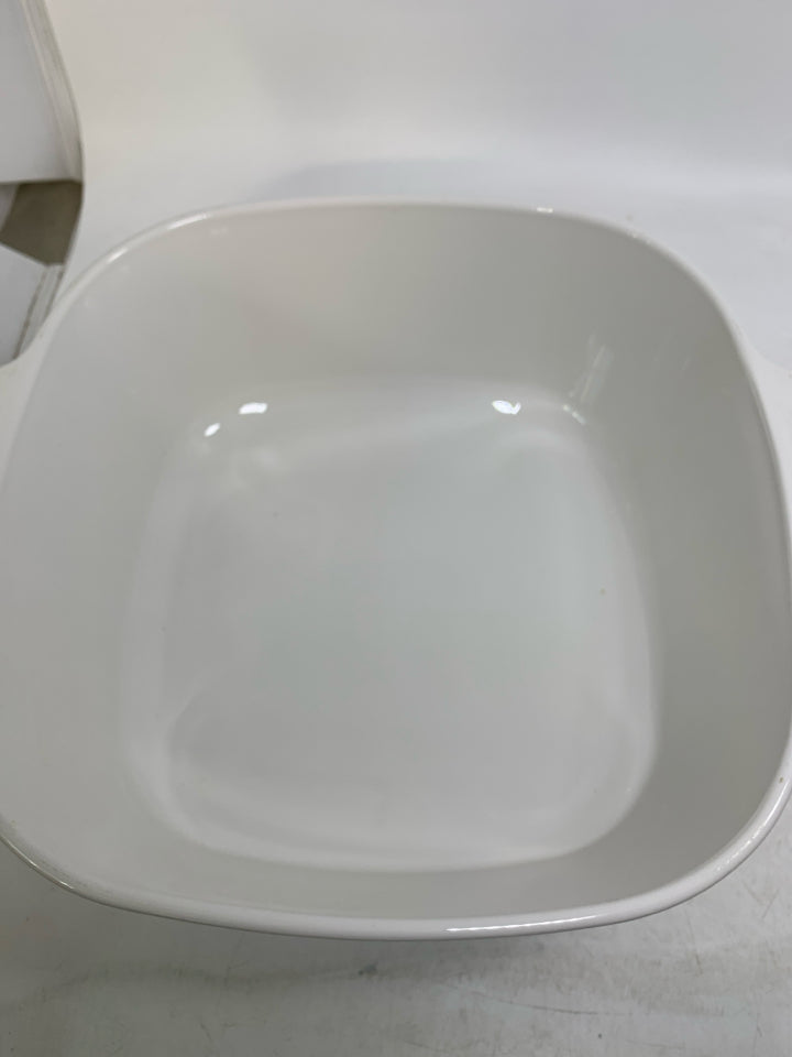 VTG LARGE CASSEROLE DISH W/ LID.