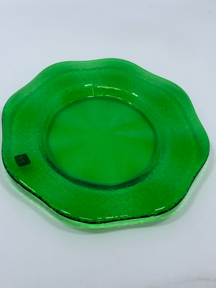 TEXTURED GREEN GLASS PLATE W/SCALLOP EDGE.