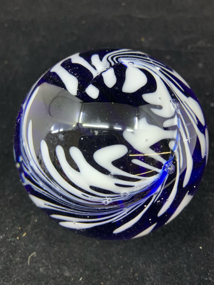 BLUE/WHITE SWIRL GLASS BALL PAPER WEIGHT.