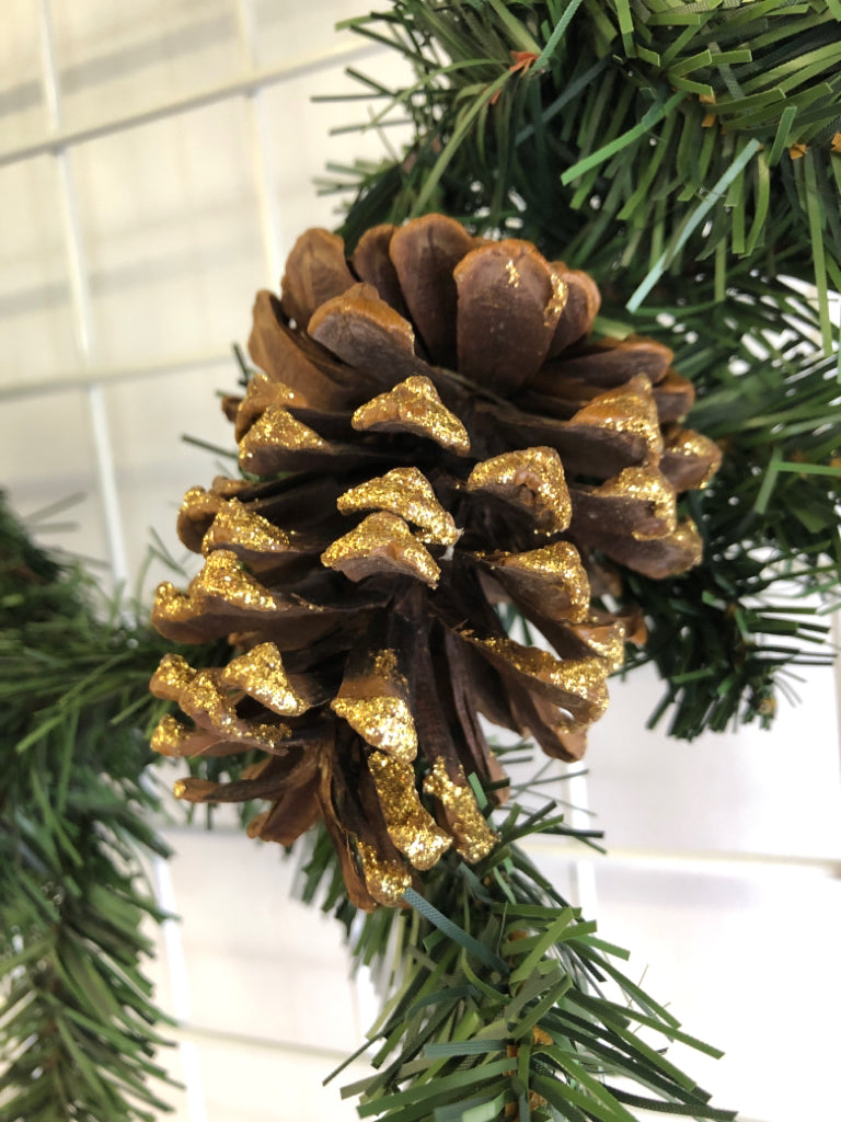 WREATH W/ WHITE/GOLD POINSETTIA/PINECONE.