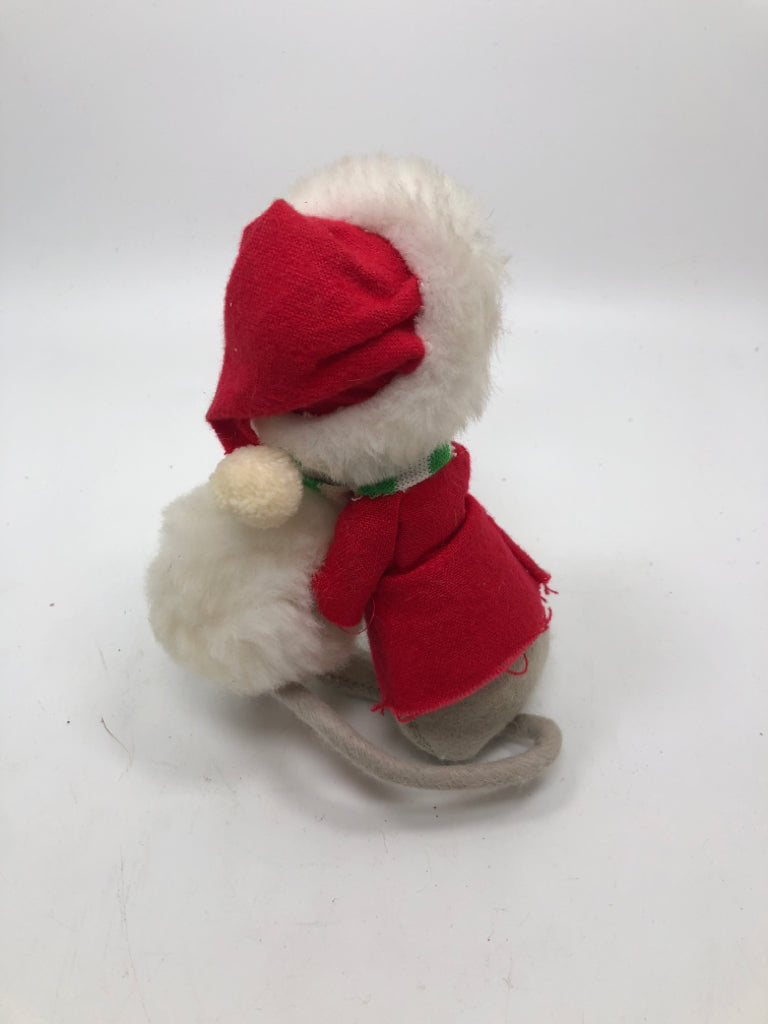 ANNALEE MOBILITEE CHRISTMAS MOUSE W/SNOWBALL.