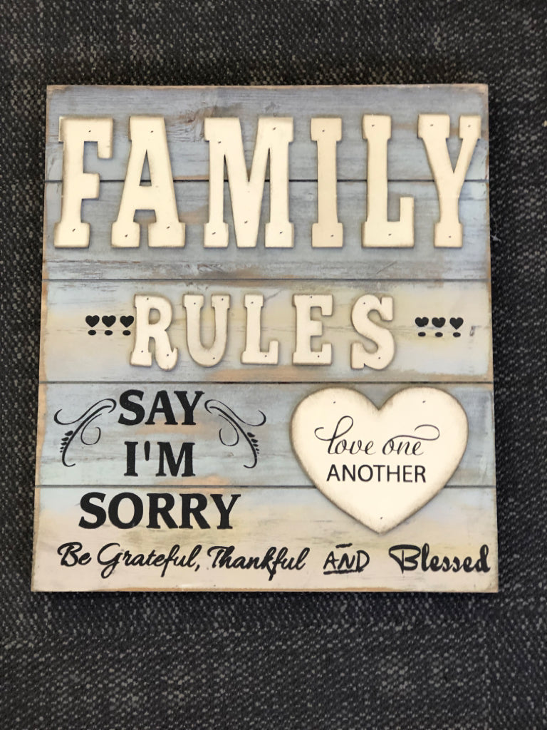 DISTRESSED FAMILY RULES WALL HANGING.