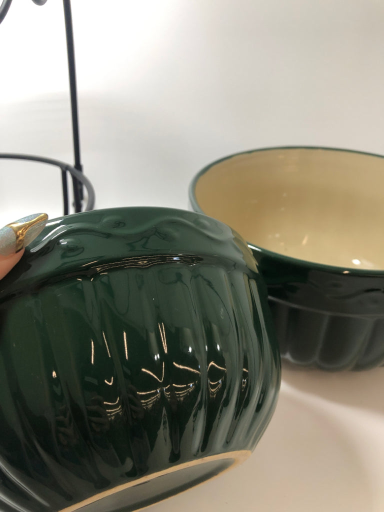 3PC HEAVY GREEN BOWLS IN STACKED DISPLAY.