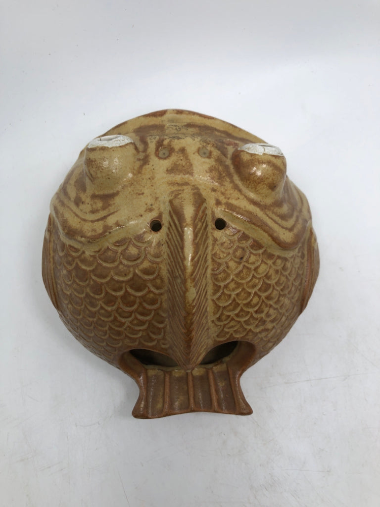 POTTERY FISH SPONGE HOLDER.