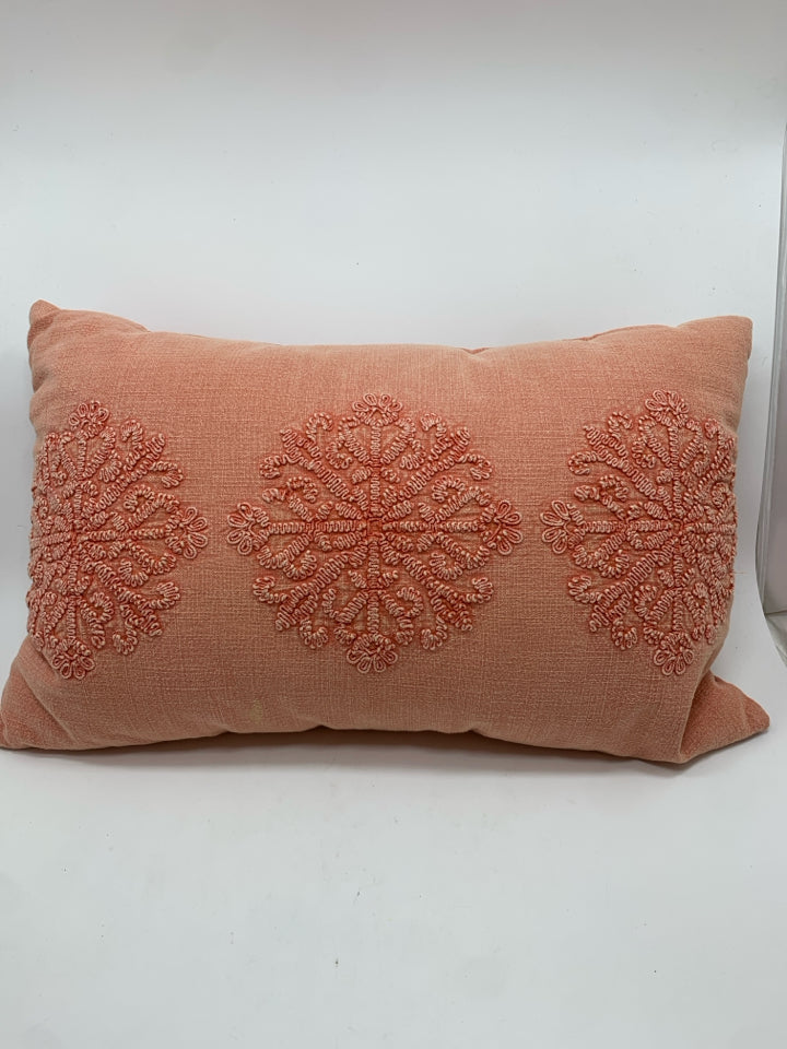 PINK STITCHED STARBURST PILLOW.